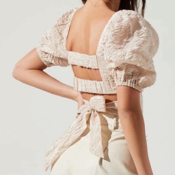 ASTR The Label Tassia Jacquard Puff Sleeve Tie Back Champagne Top SZ L NWT Chic - Picture 13 of 15